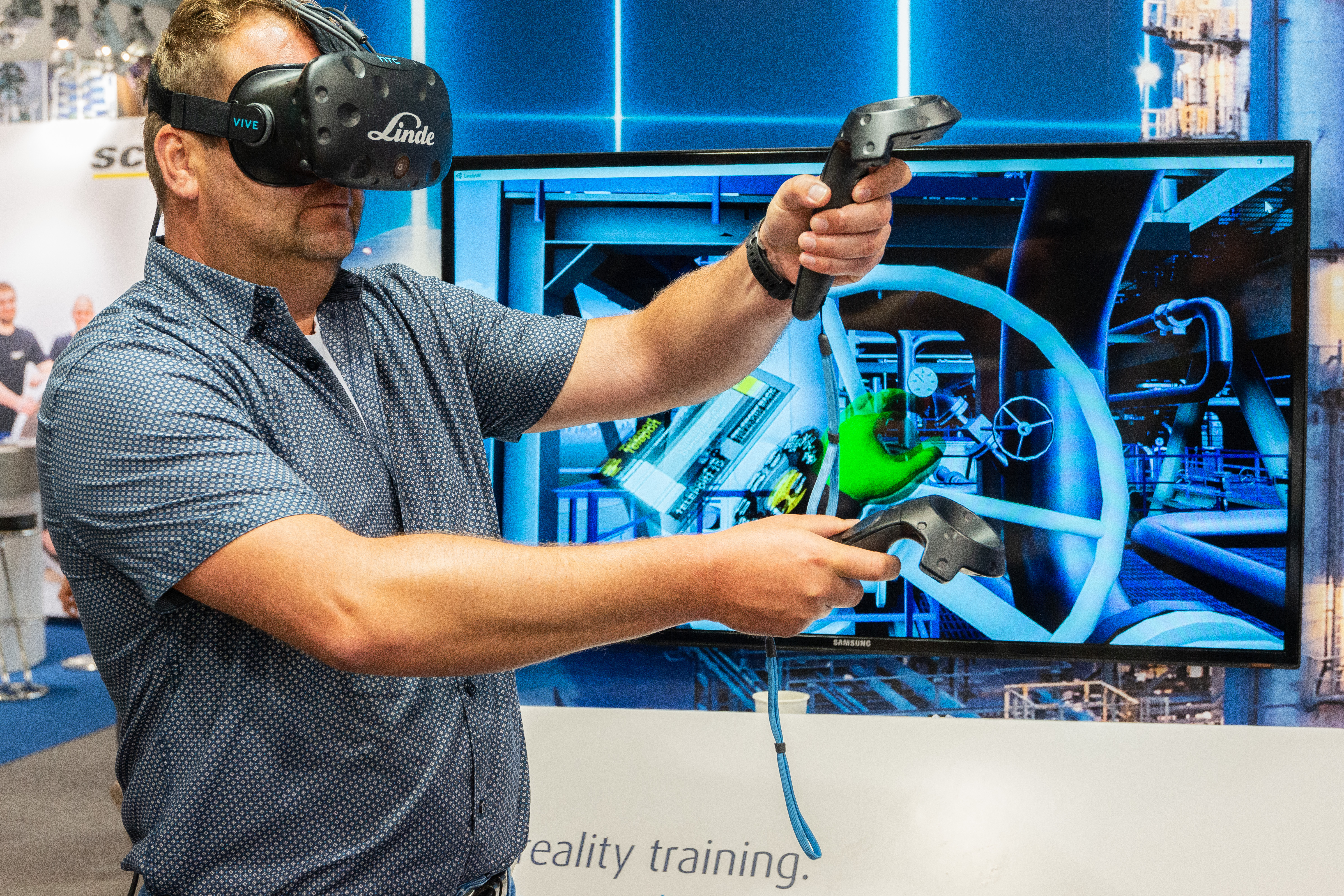 LVA trainee training in virtual reality operator training.