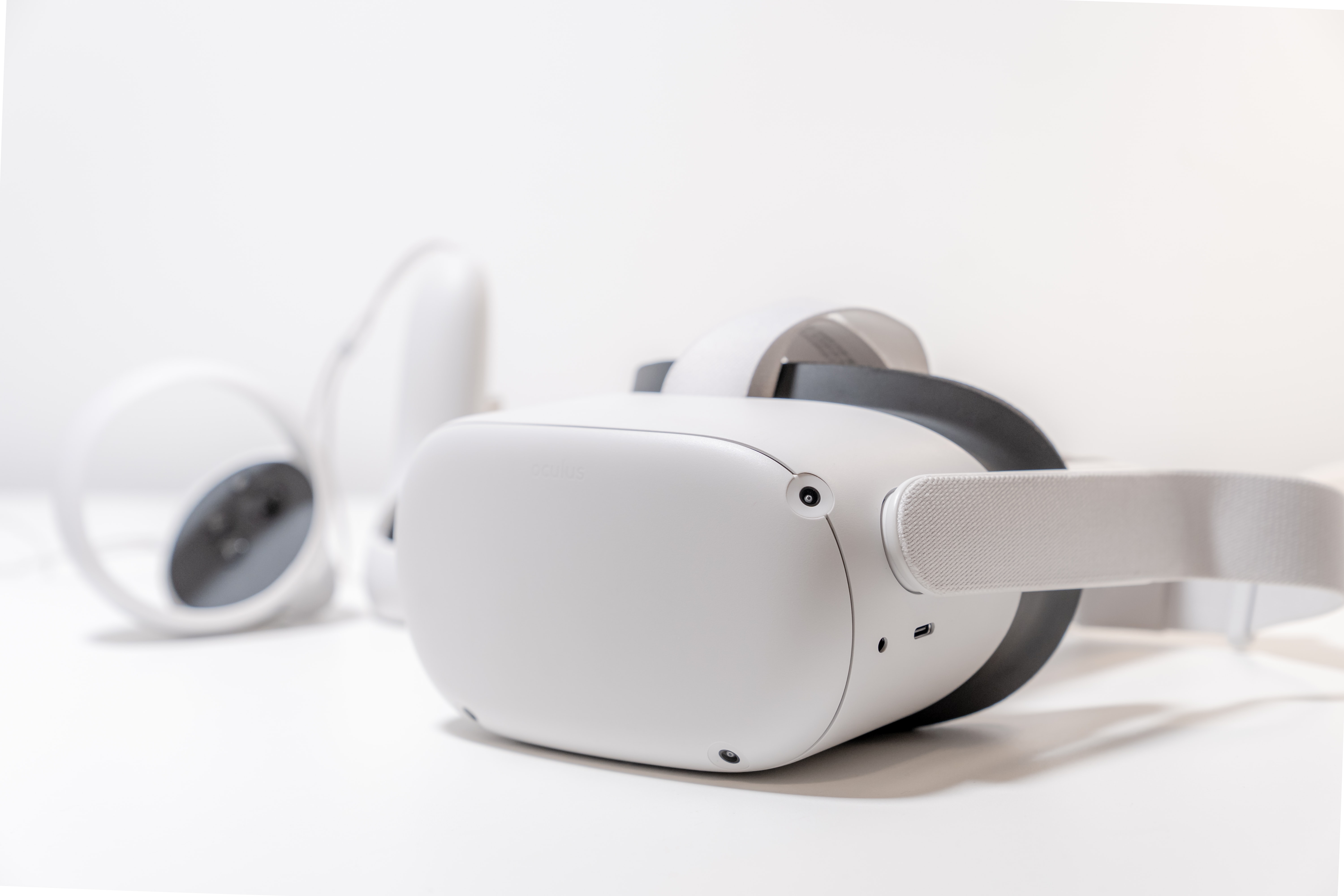 virtual reality headset can be used in business data analytics.